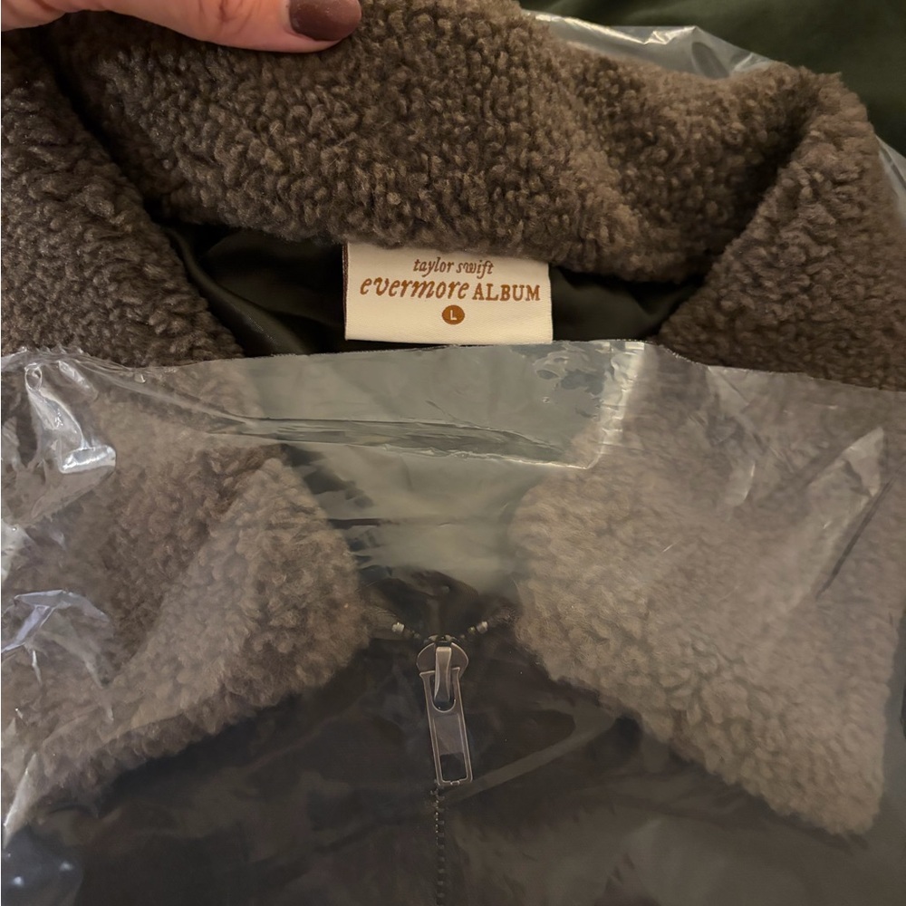 NEVER WORN Taylor Swift Cowboy Like Me Sherpa Jacket - Picture 4 of 5